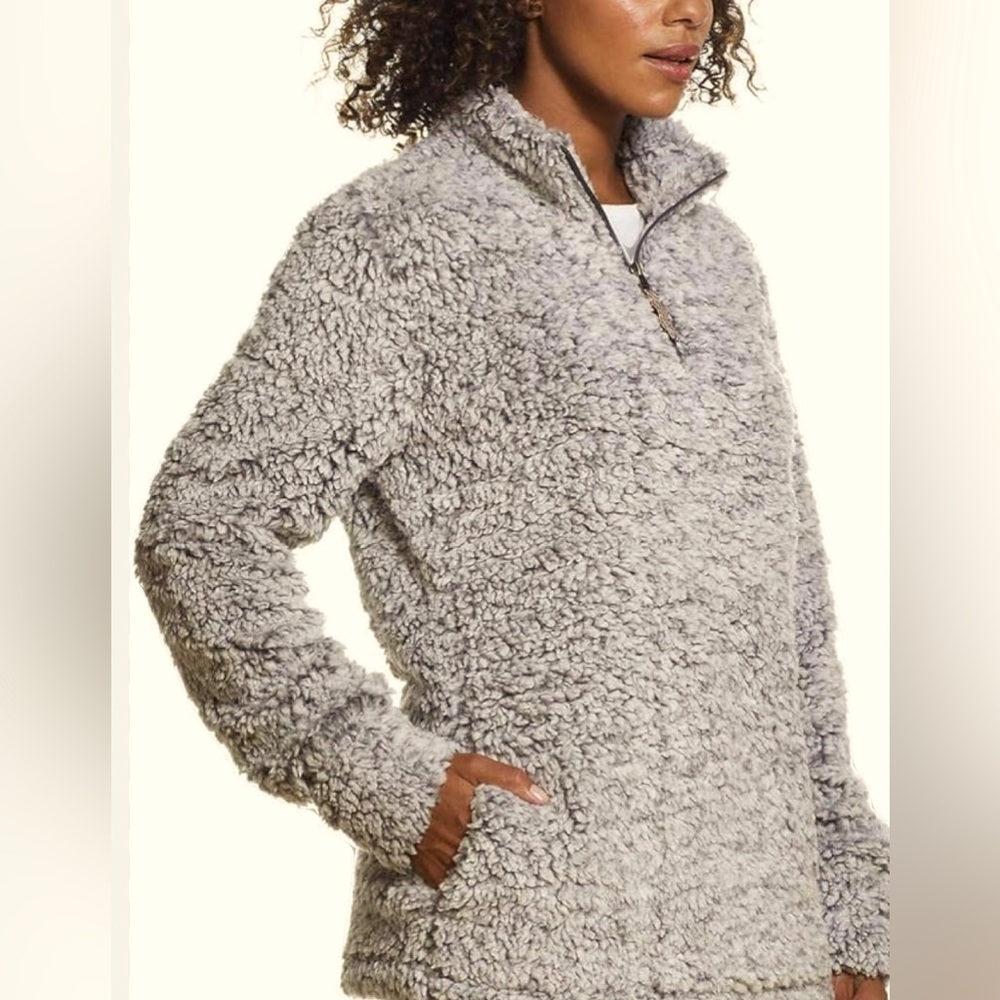 Love Tree Women’s Sherpa Pull Over. Size small